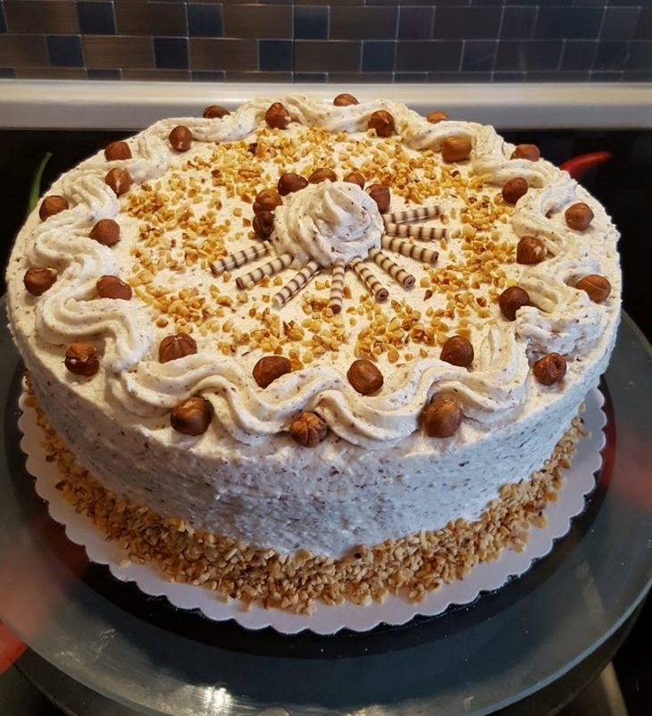 Sahne Nuss-Torte